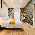 Апартаменты Stylish 5br In