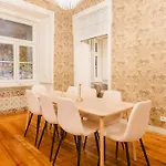 Апартаменты Stylish 5br In *
